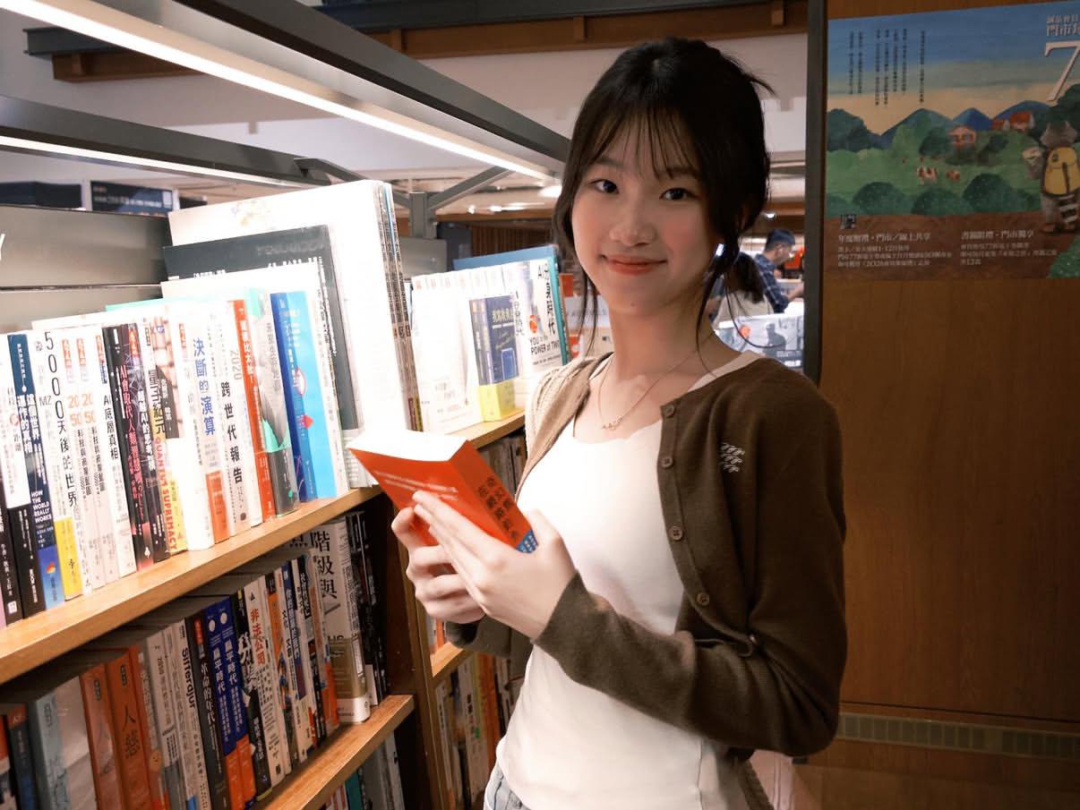 邻居半夜4点的高潮，女孩好像被日的不行。