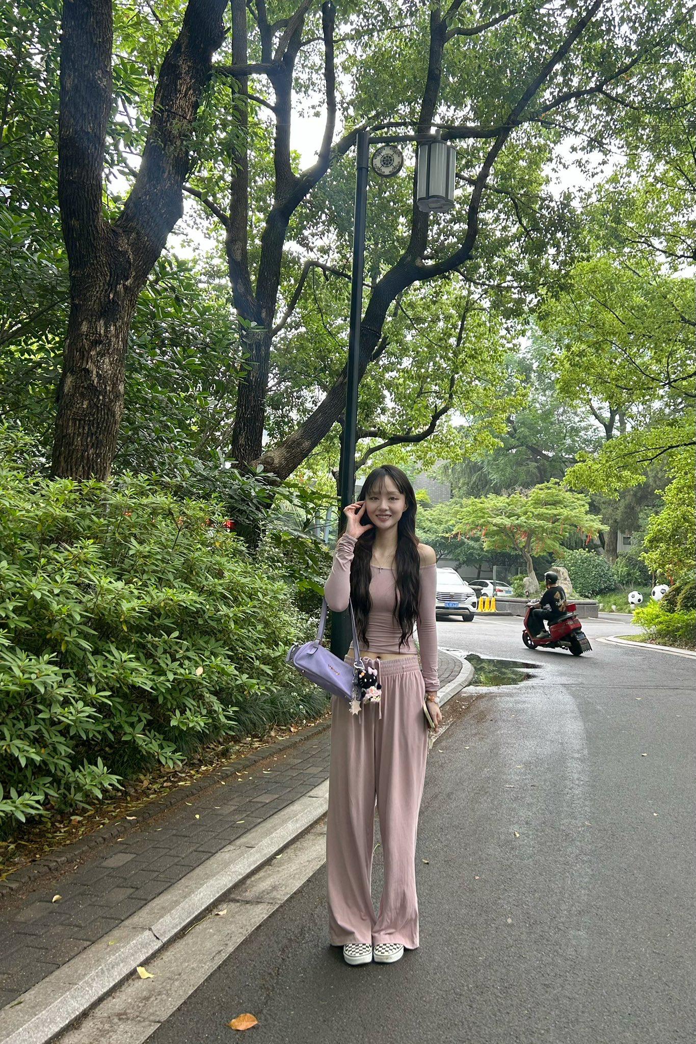 和乖巧女友做爱，一直舒服的呻吟。