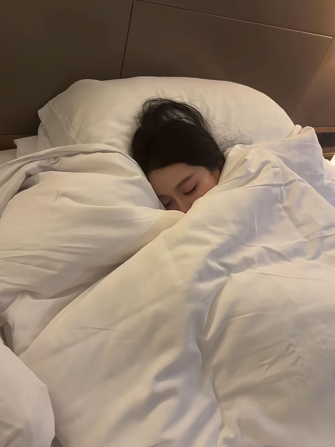 在酒店把保险业务员干的鬼哭狼嚎