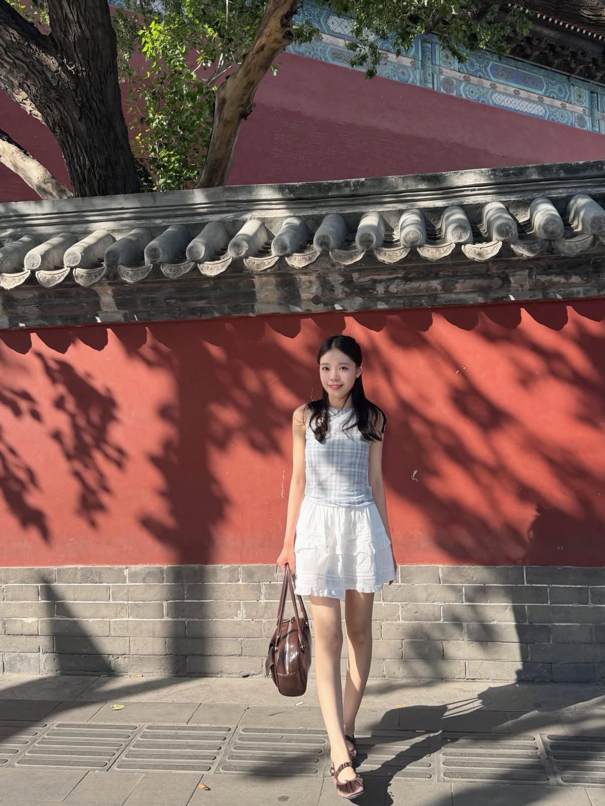和女友北京旅游，晚上酒店被操录音，叫的很惨烈。