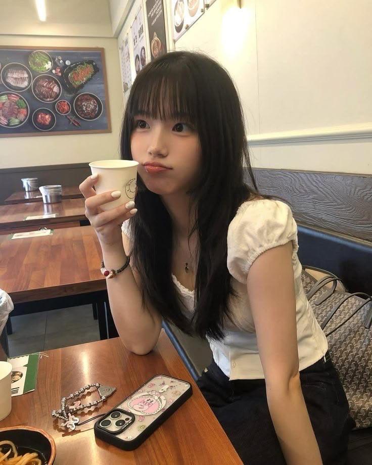 和老婆去三亚旅游，酒店连续高强度打桩十分钟，给老婆干哭了。