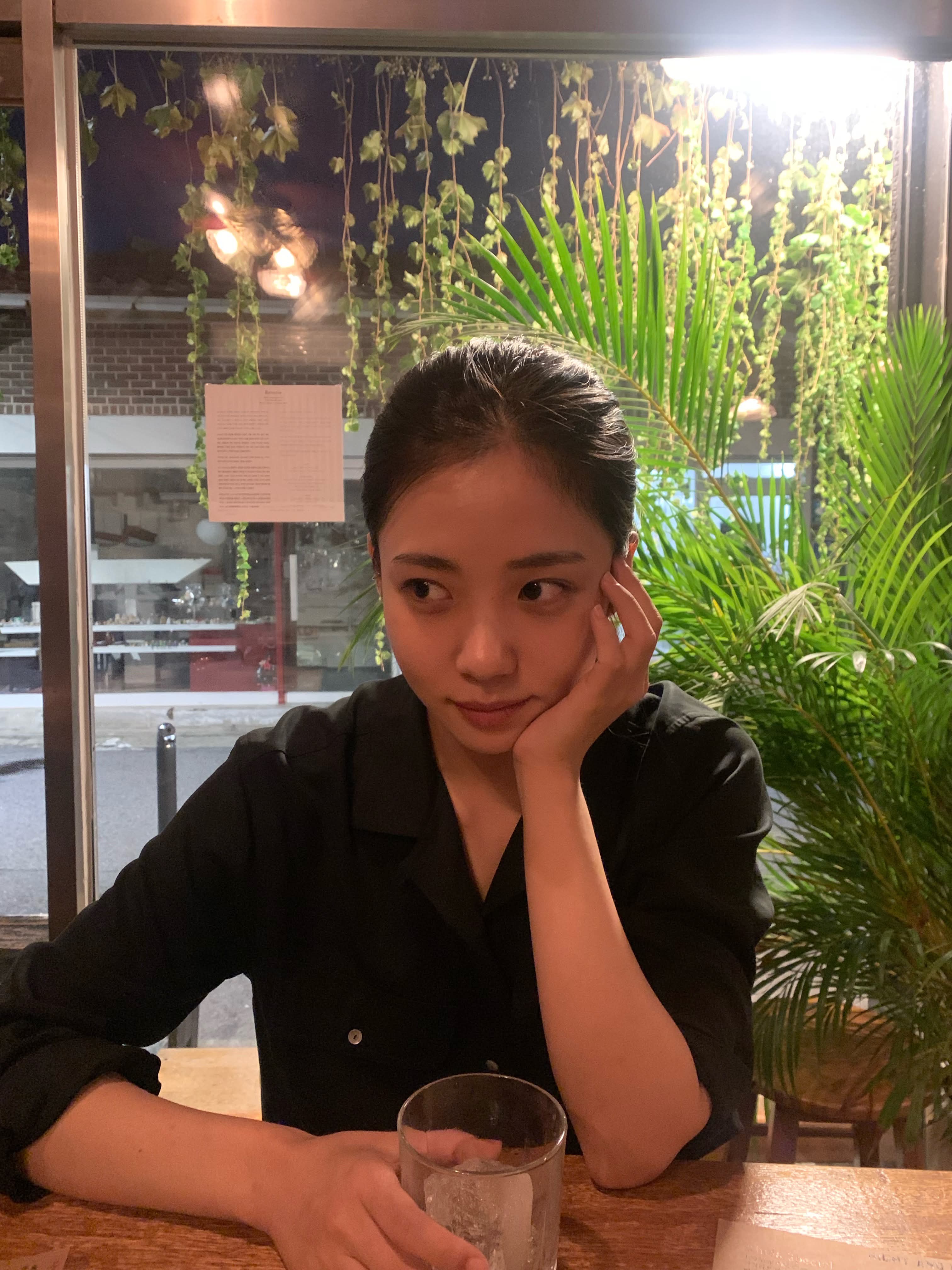 大学女友很害羞，不敢大声叫床。