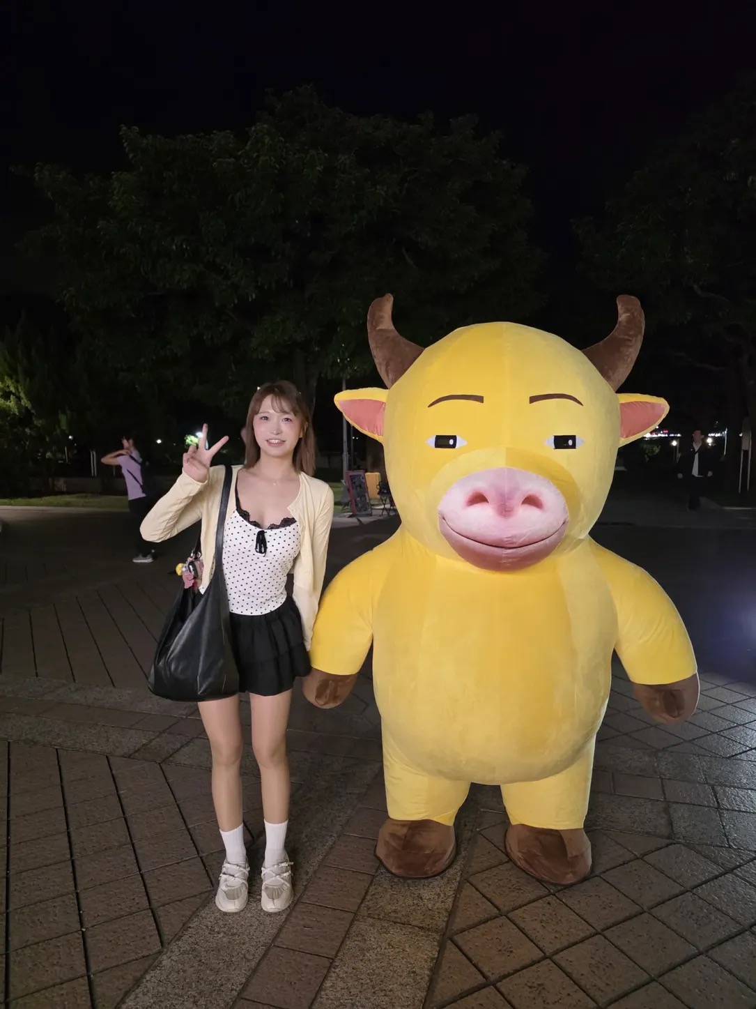 出差酒店隔壁偷录女同事被操