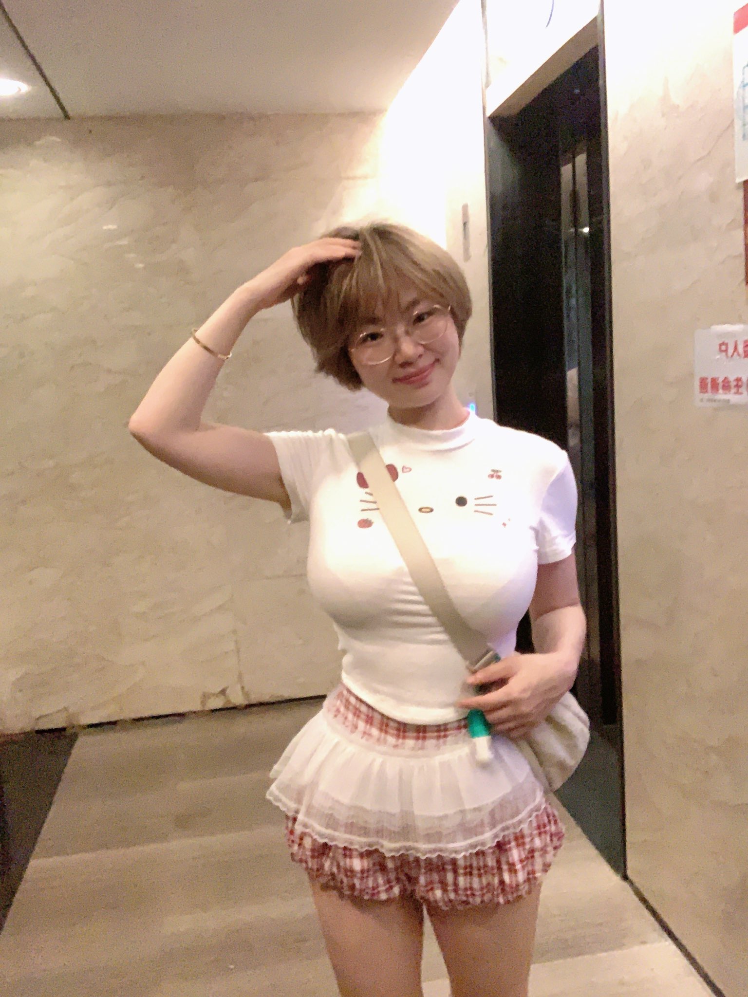 高速打桩大奶子女友，说自己要被操坏了。
