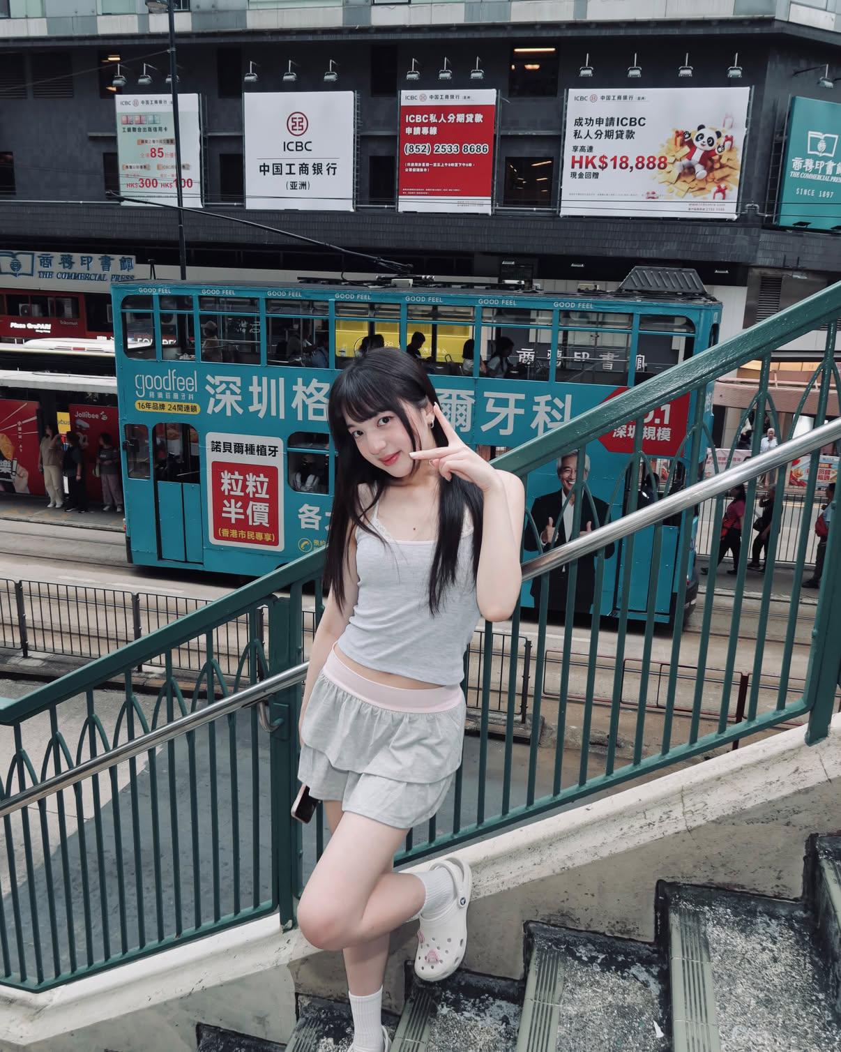 和研究生女友做爱，床上非常骚，叫床诱人。