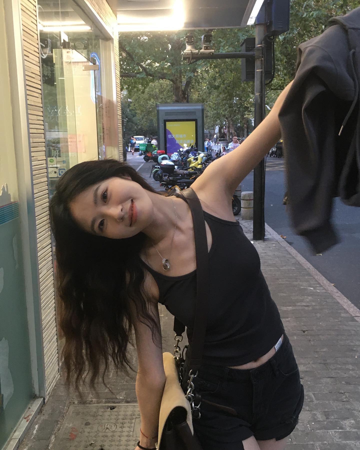 和女友缠绵做爱，呻吟诱人，多次高潮。