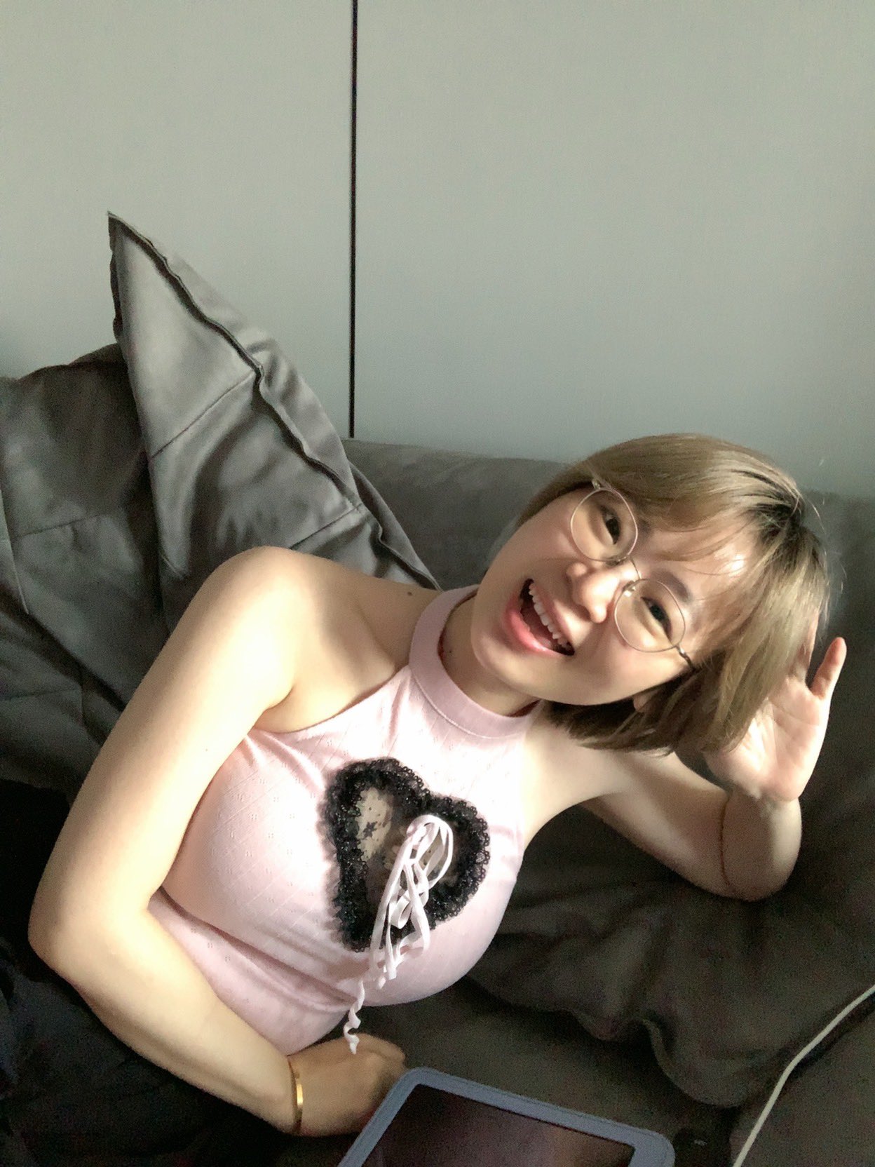 和超大胸大一女友打炮，被日的哇哇叫。