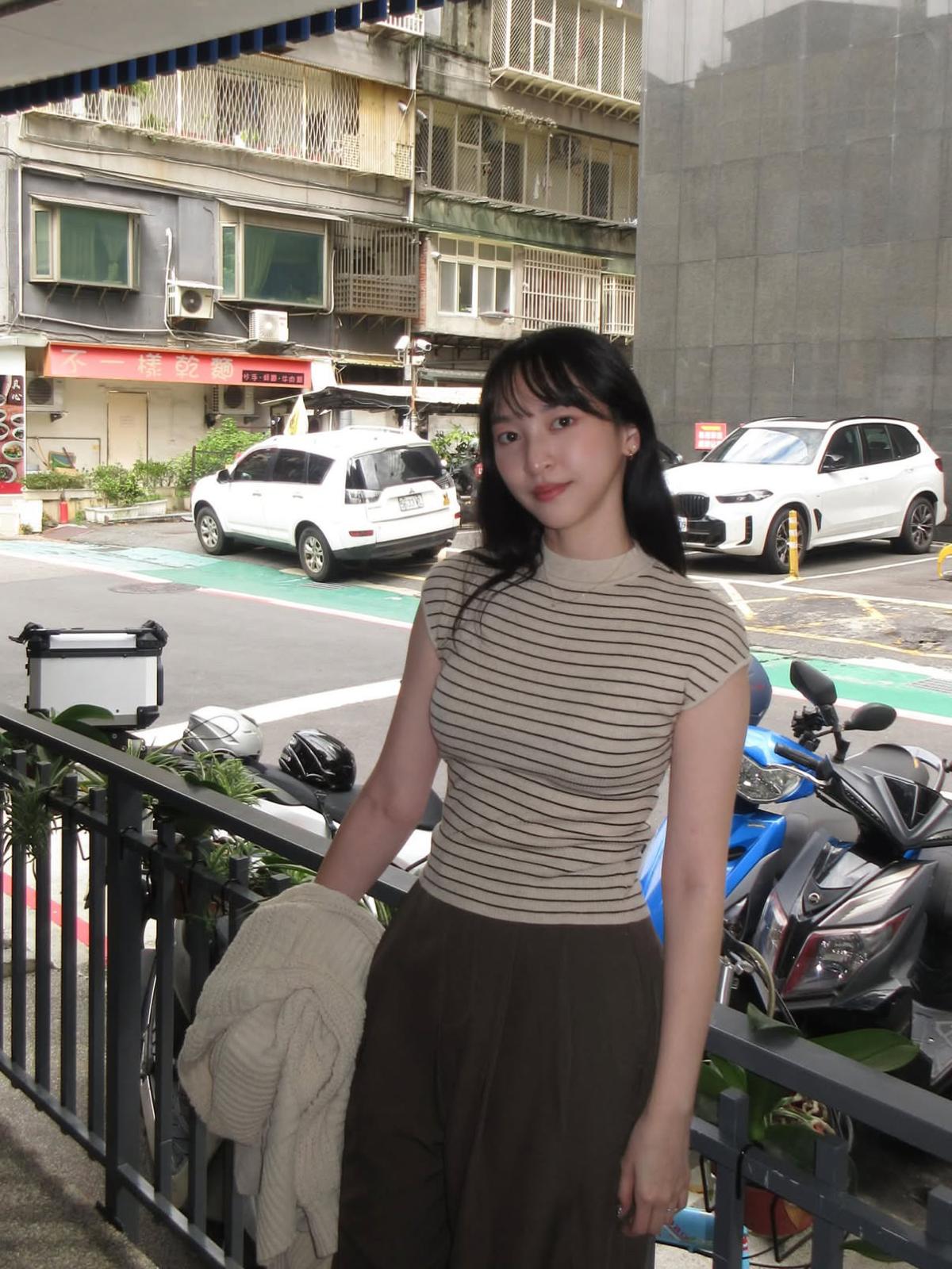 酒店暴力打桩女同事，被操的说太厉害了。