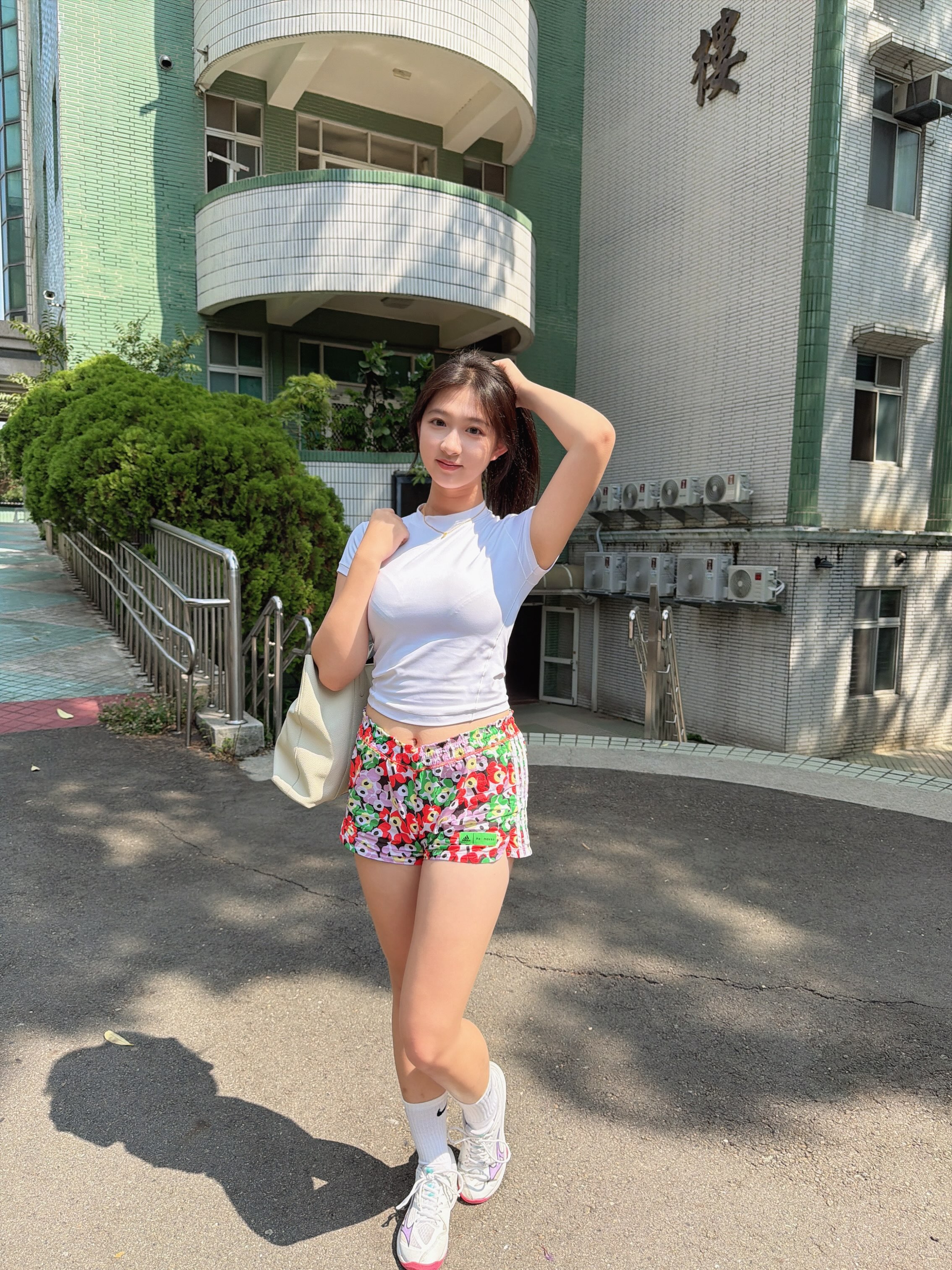 和大学女友做爱录音，先抠再操，非常刺激。