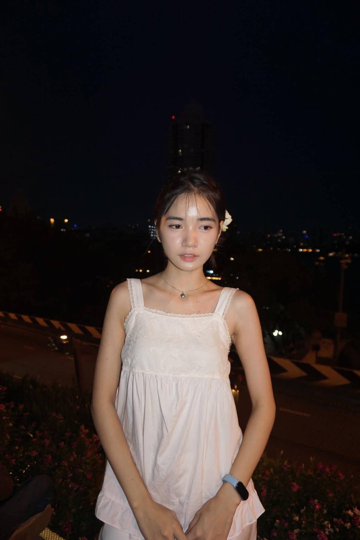 疯狂抽插女友小嫩穴，叫床非常骚。